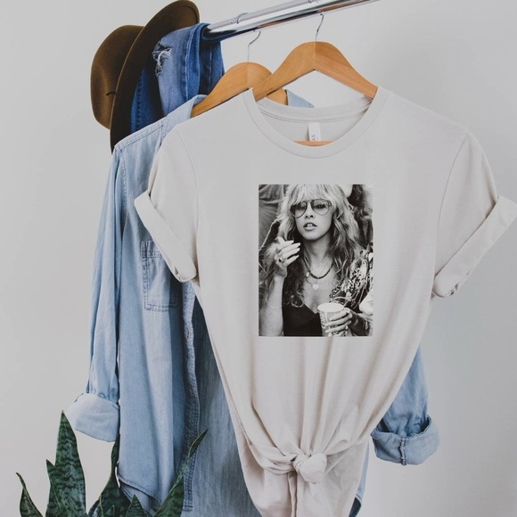 Tops - Stevie graphic tee